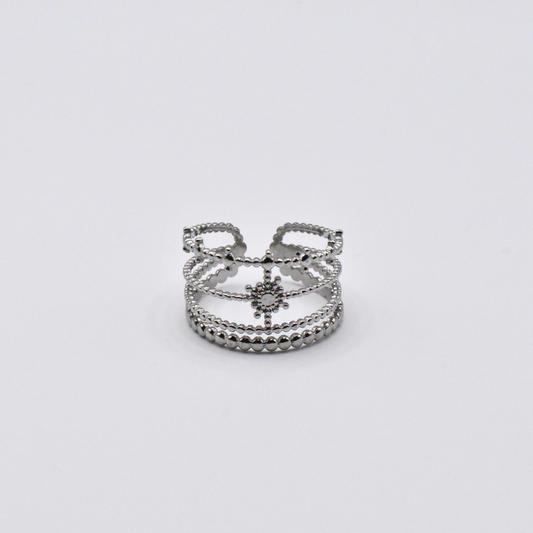 Bague modèle Casablanca Ring en argent posée