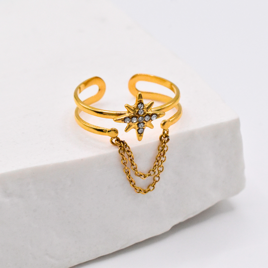 Bague modèle chains star ring en or sur support