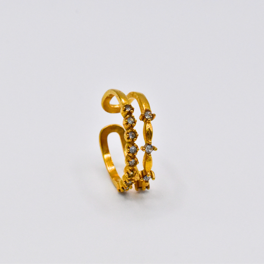 Bague modèle Imperial Ring en or posée