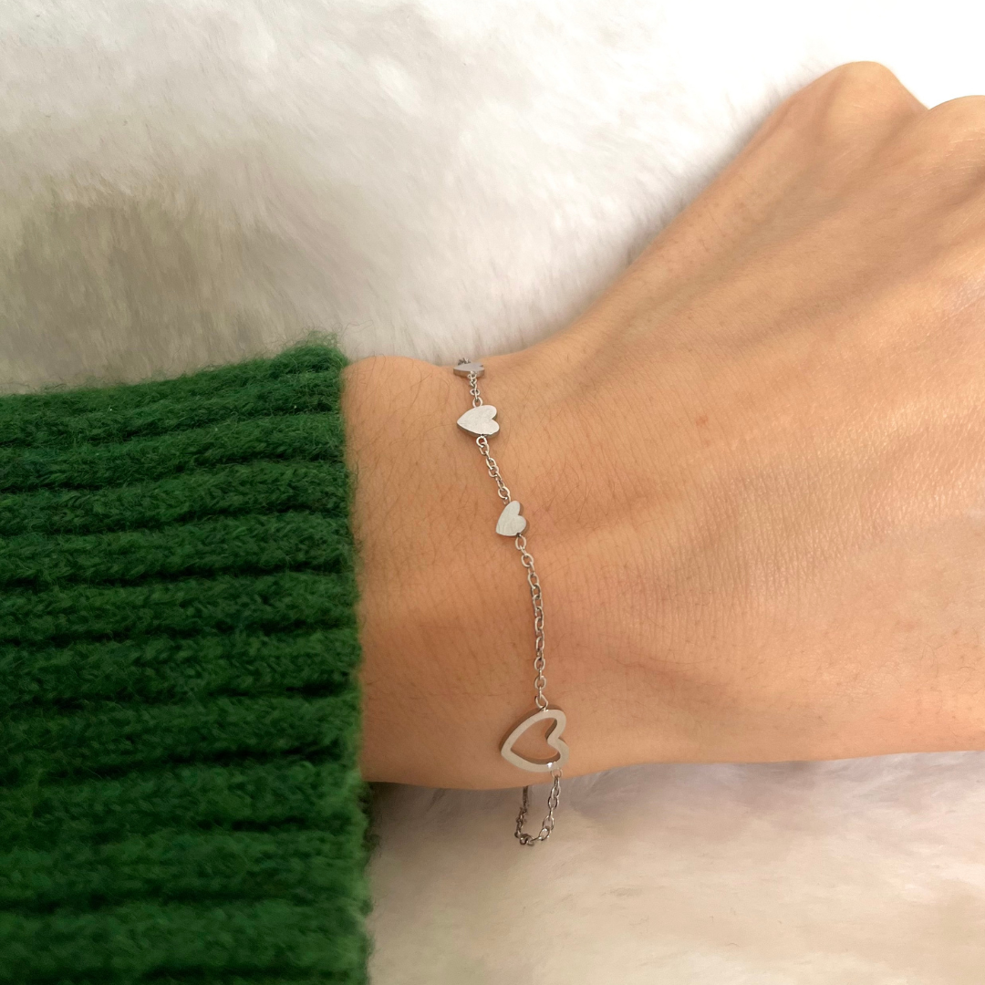 Bracelet modèle Attentions bracelet en argent porté