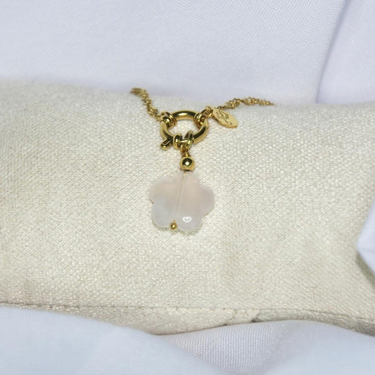 Charms modèle Flower charms en rose avec attache anneau or sur présentoir