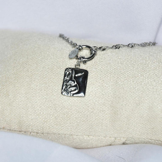 charms modèle two faced charms en argent sur présentoir