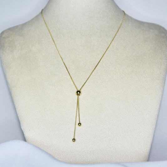 Collier modèle Twinkle Necklace en or sur présentoir