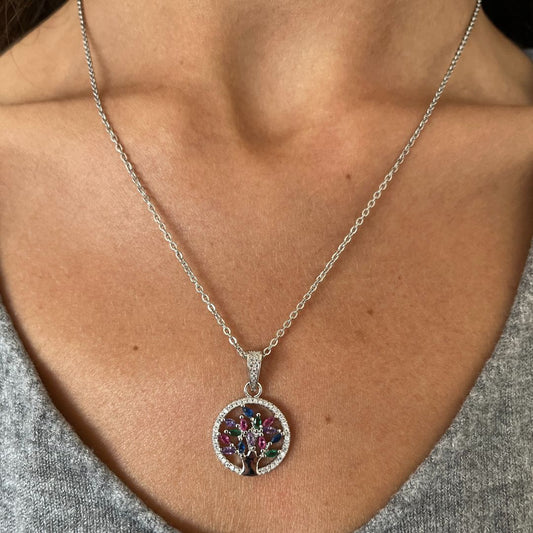 Collier modèle raise necklace en argent porté