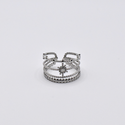 Bague modèle Casablanca Ring en argent posée