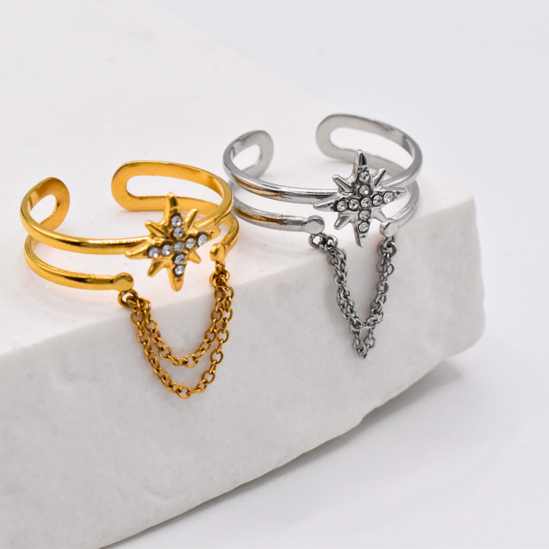 Bague modèle chains star ring en or et argent sur support