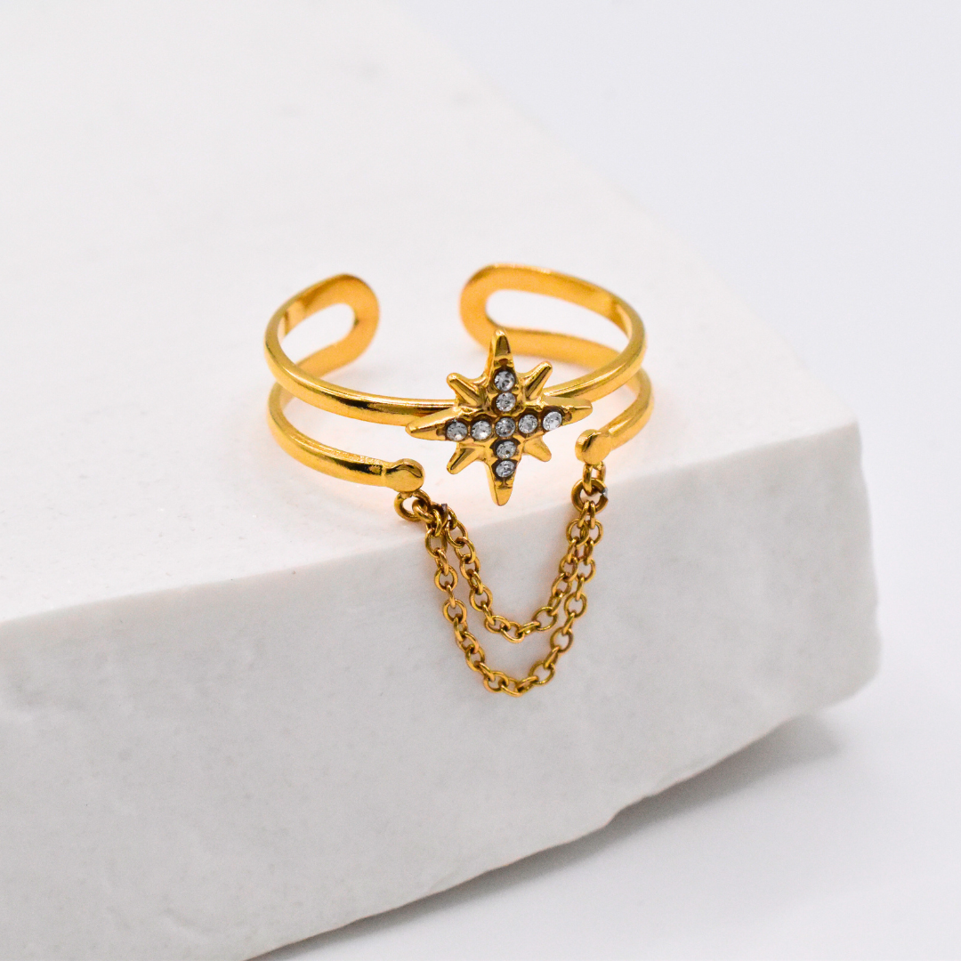 Bague modèle chains star ring en or sur support