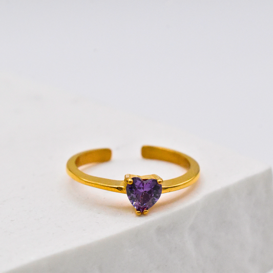 Bague modèle heart ring en or coeur violet sur support