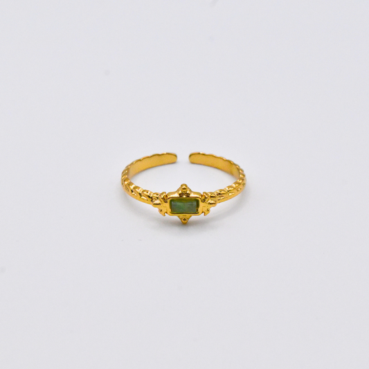 Bague modèle greeny en or pierre verte posée
