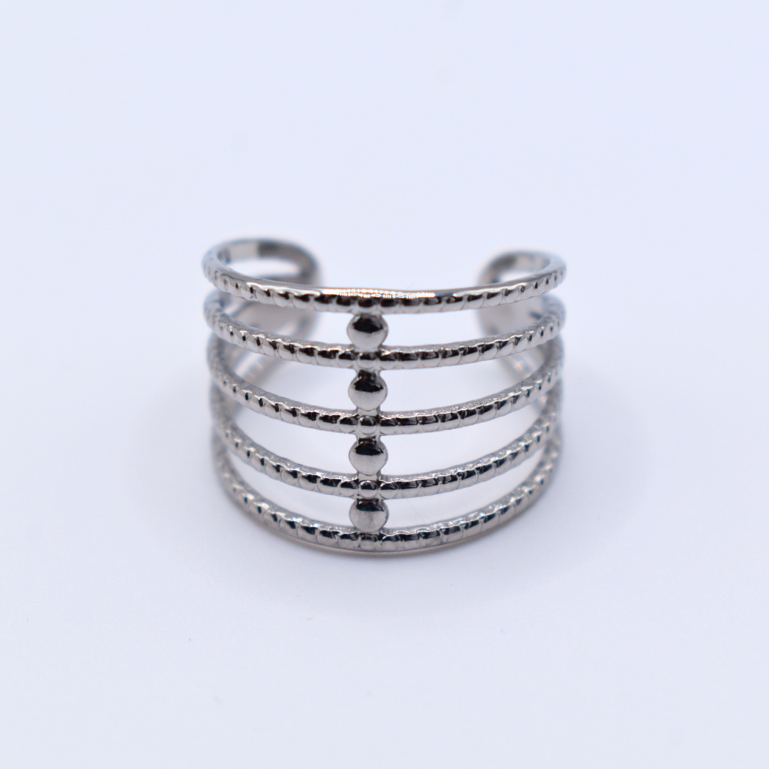 Bague modèle Liny ring en argent posée