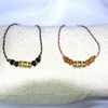 Bracelets modèle Natural Stone en or ton noir et ton marron sur présentoir