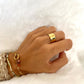 Bague modèle Reflection Ring en or portée