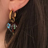 Boucles d'oreilles modèle feelings earrings en or portées