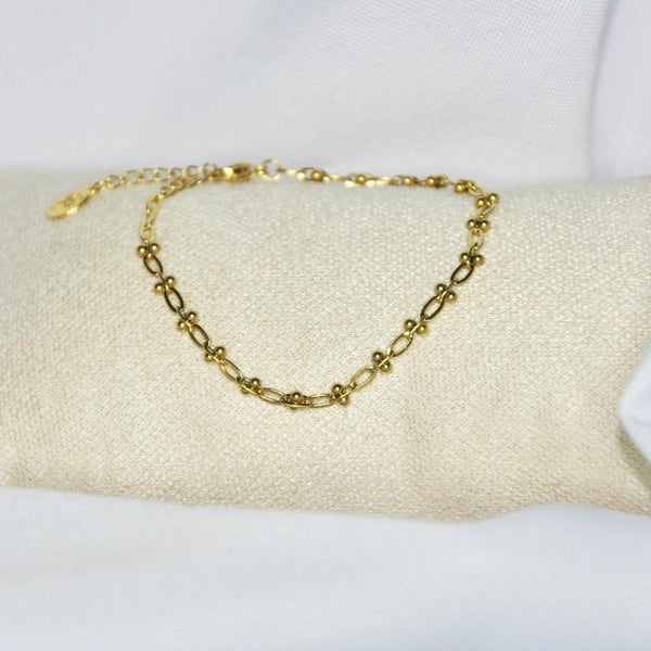Bracelet modèle Bell Bracelet en or avec breloques sur présentoir