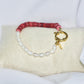 Bracelet modèle Boat Bracelet rouge sur présentoir