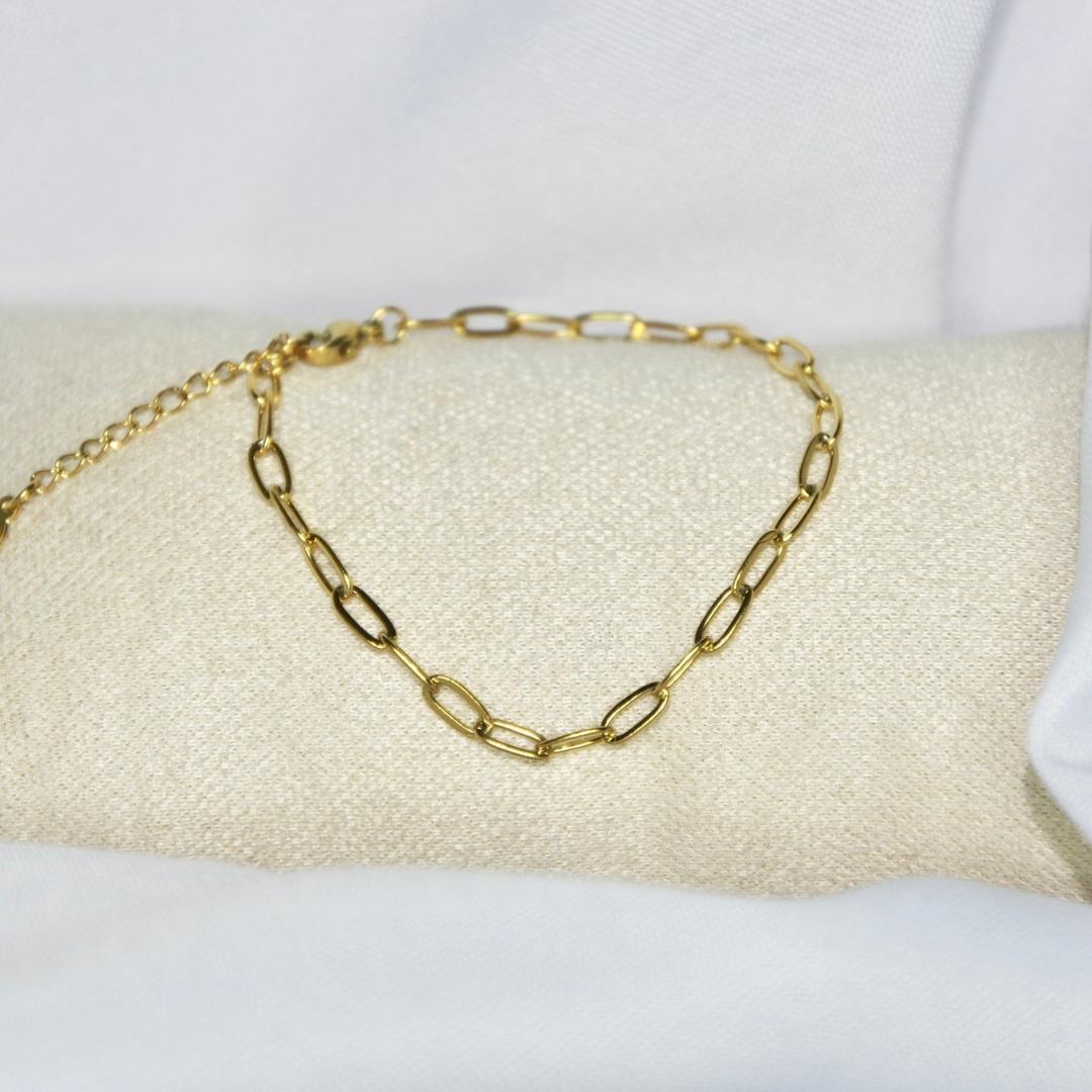 Bracelet modèle Bound Bracelet en or sur présentoir