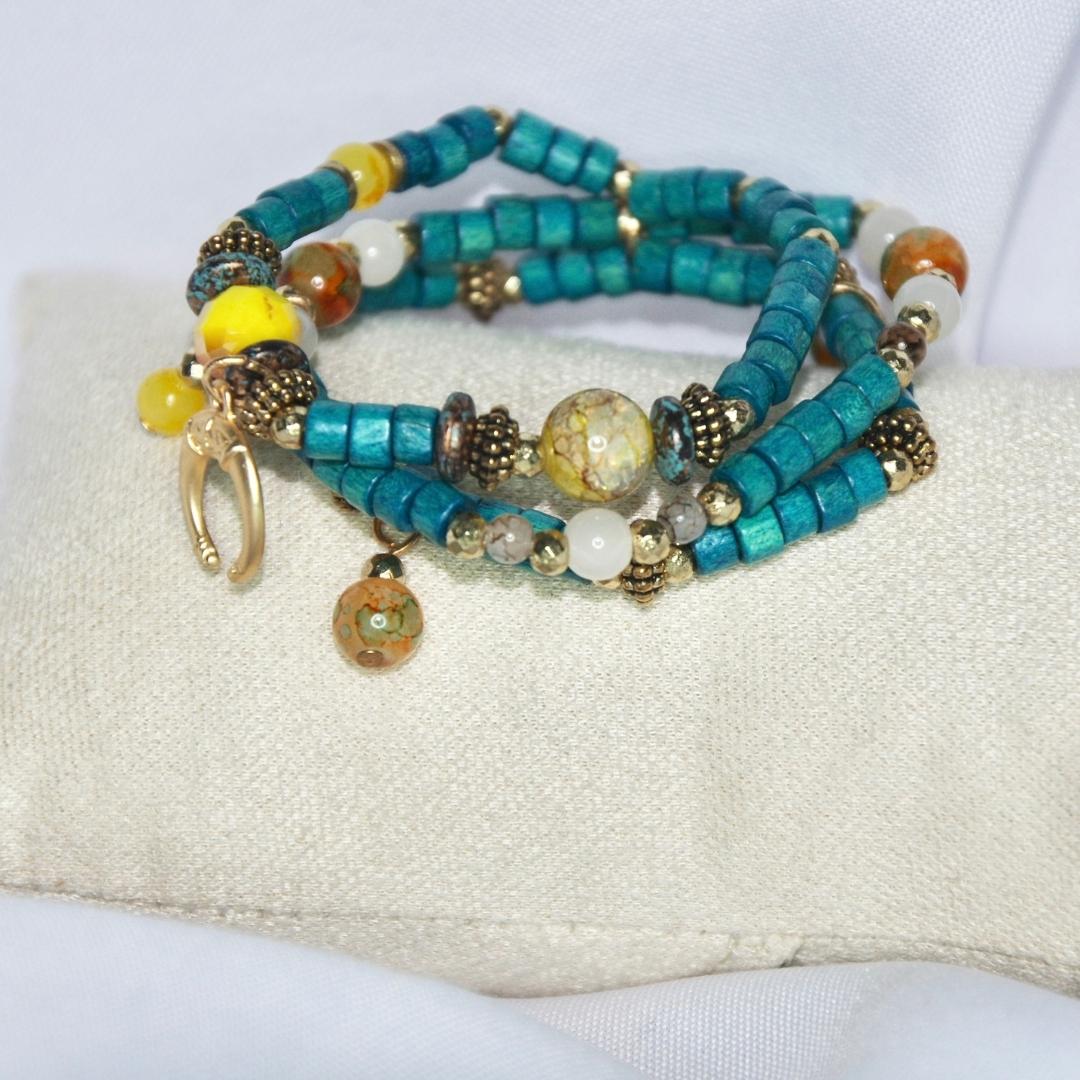 Bracelet modèle Ritual Bracelet en perles sur présentoir