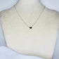 Collier modèle Sweet Necklace en argent avec pendant coeur plein sur présentoir