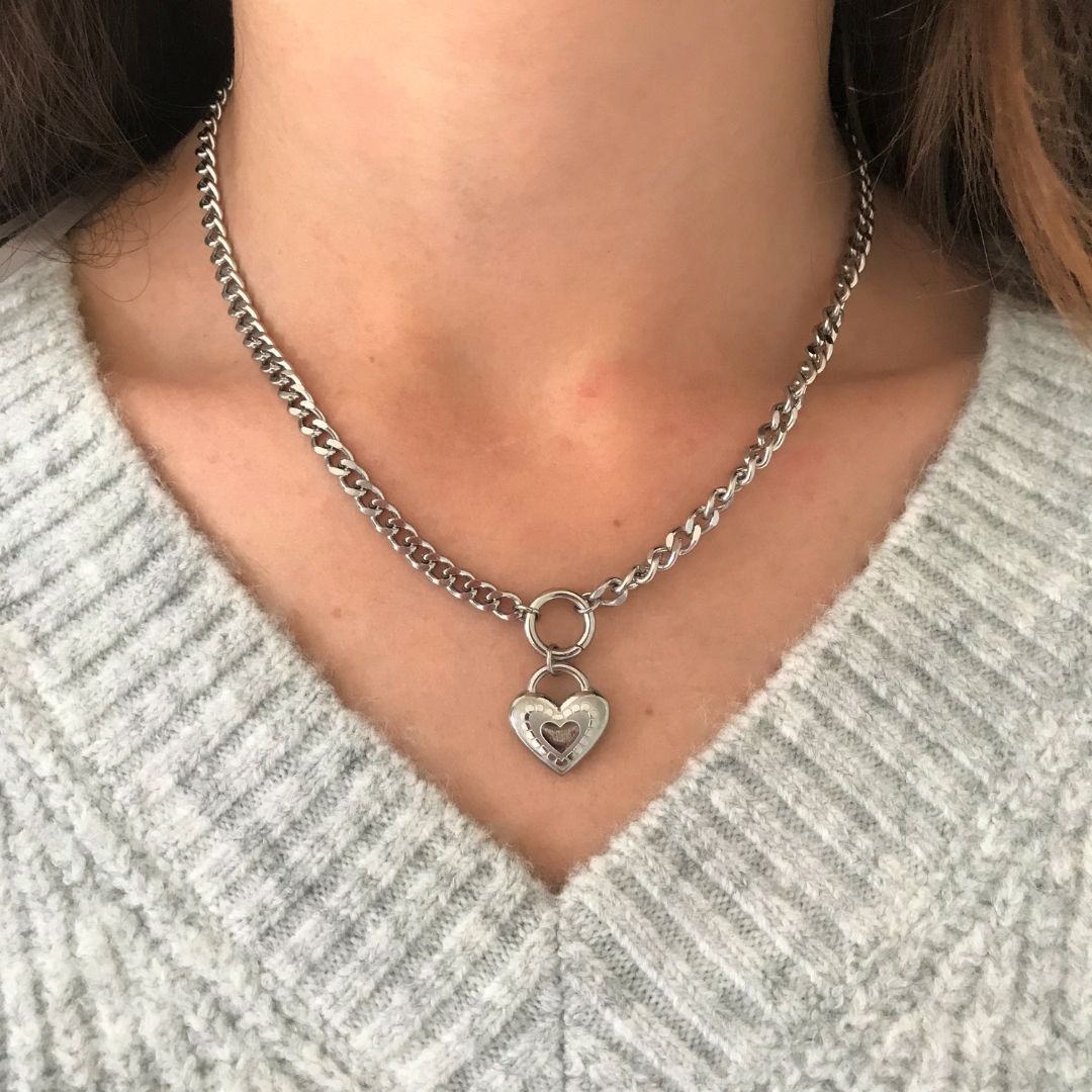 Collier modèle yours necklace en argent porté